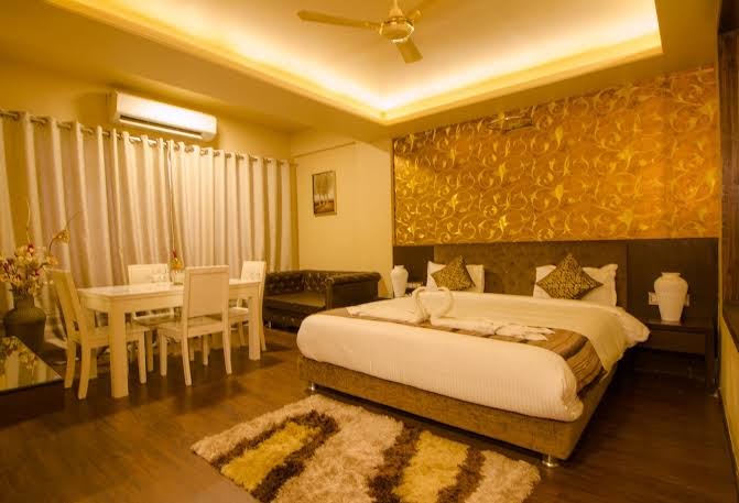 Executive Suite with living and dining area